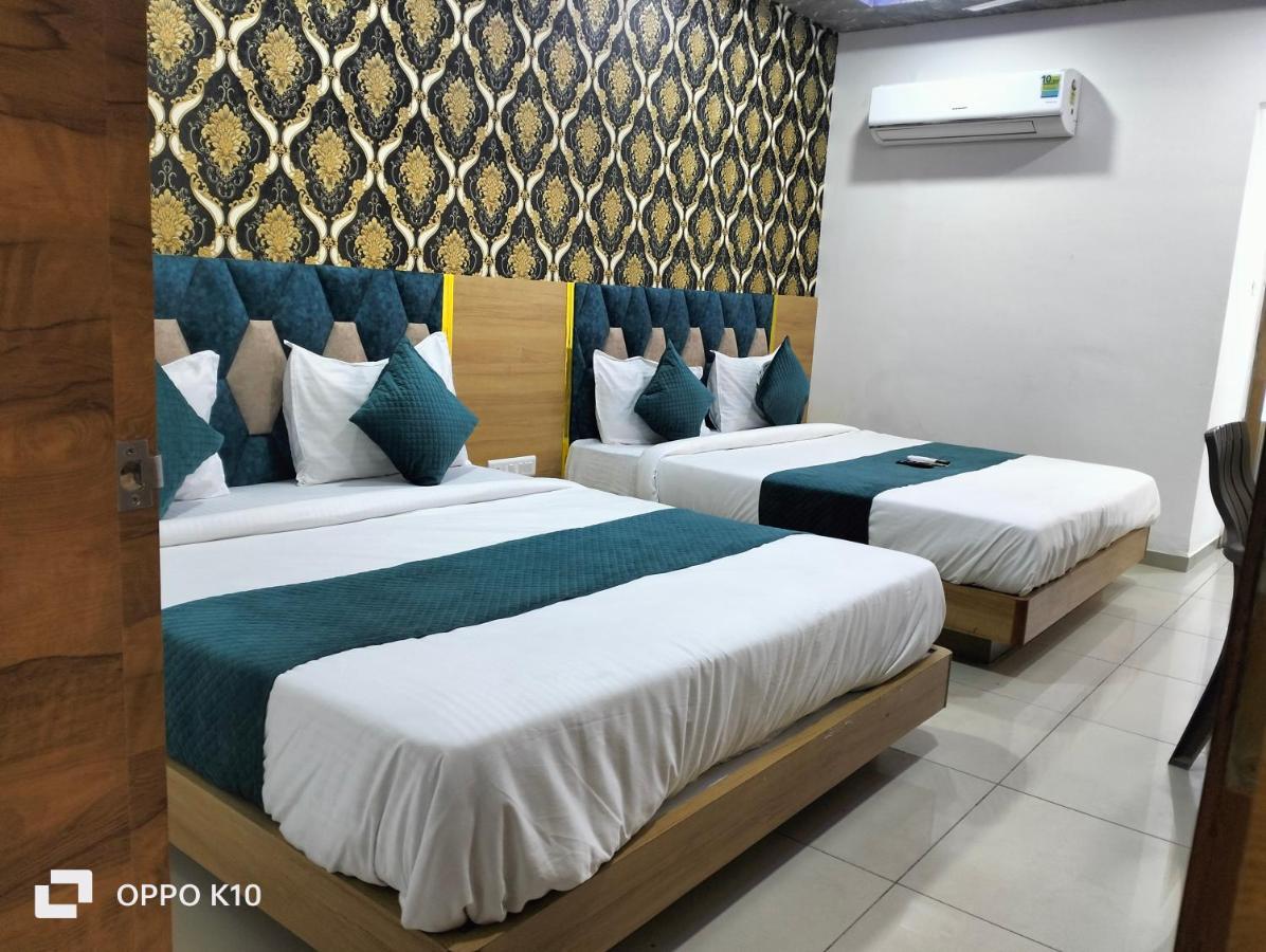 Hotel Rudra Palace Ананд Екстер'єр фото